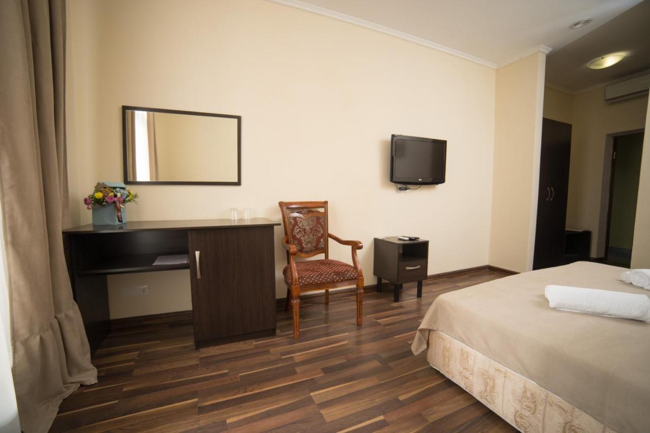 Alex Hotel Odessa Exterior foto